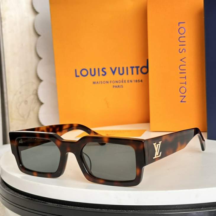 Picture of Louis Vuitton Sunglasses _SKUfw76721327fw